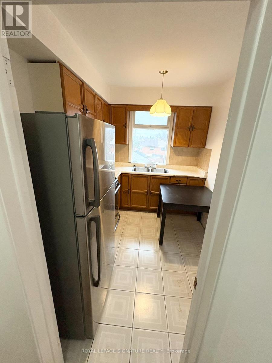 2nd Floor - 214 Queenslea Avenue, Toronto, Ontario  M9N 2L6 - Photo 4 - W12048652