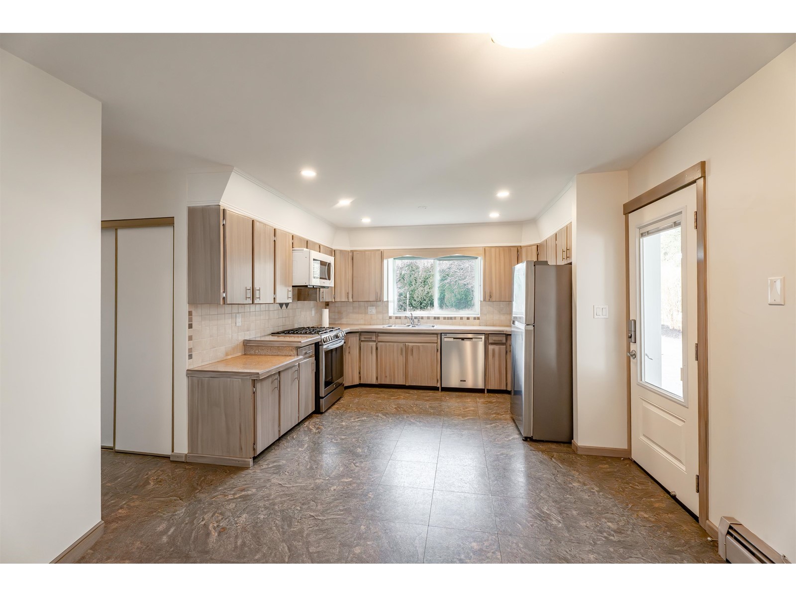 24114 56 Avenue, Langley, British Columbia  V2Z 2N9 - Photo 6 - R2983121