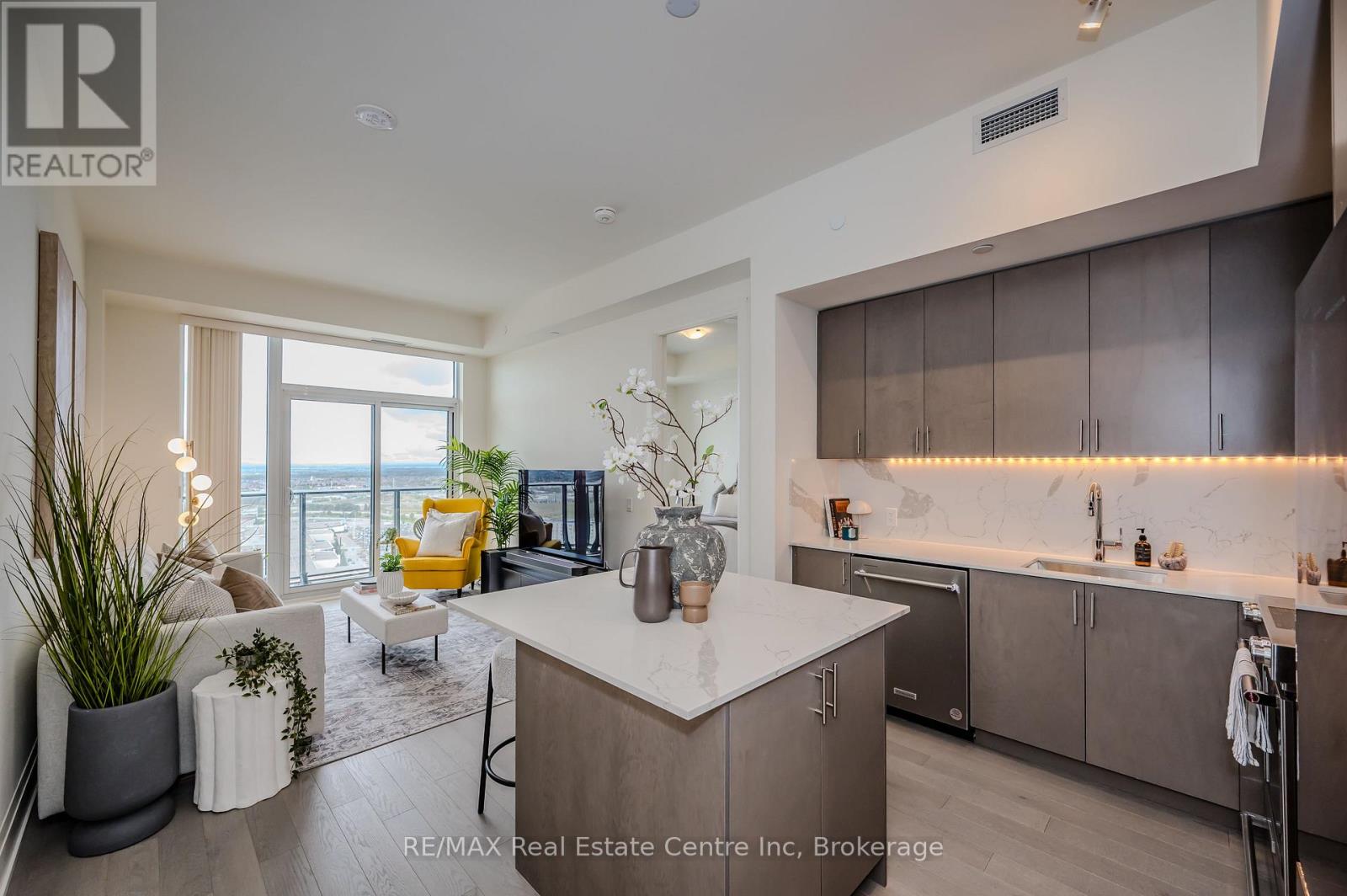 Property at PH114 - 9000 JANE STREET image 2