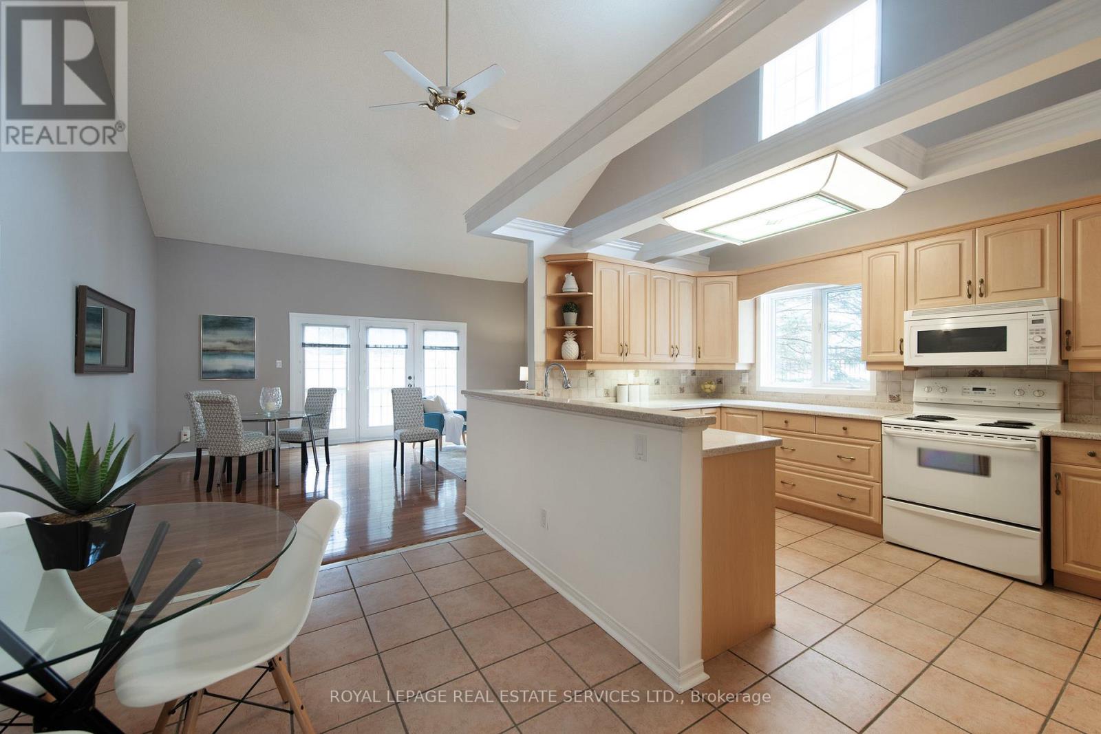 21 - 1010 Cristina Court, Mississauga, Ontario  L5J 4T7 - Photo 8 - W11994349