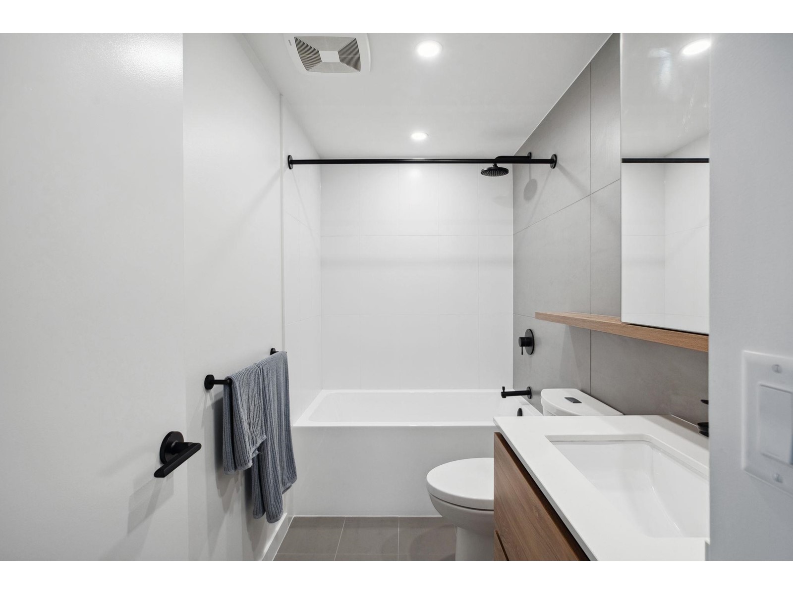 3609 10448 University Drive, Surrey, British Columbia  V3T 0S7 - Photo 15 - R2983139