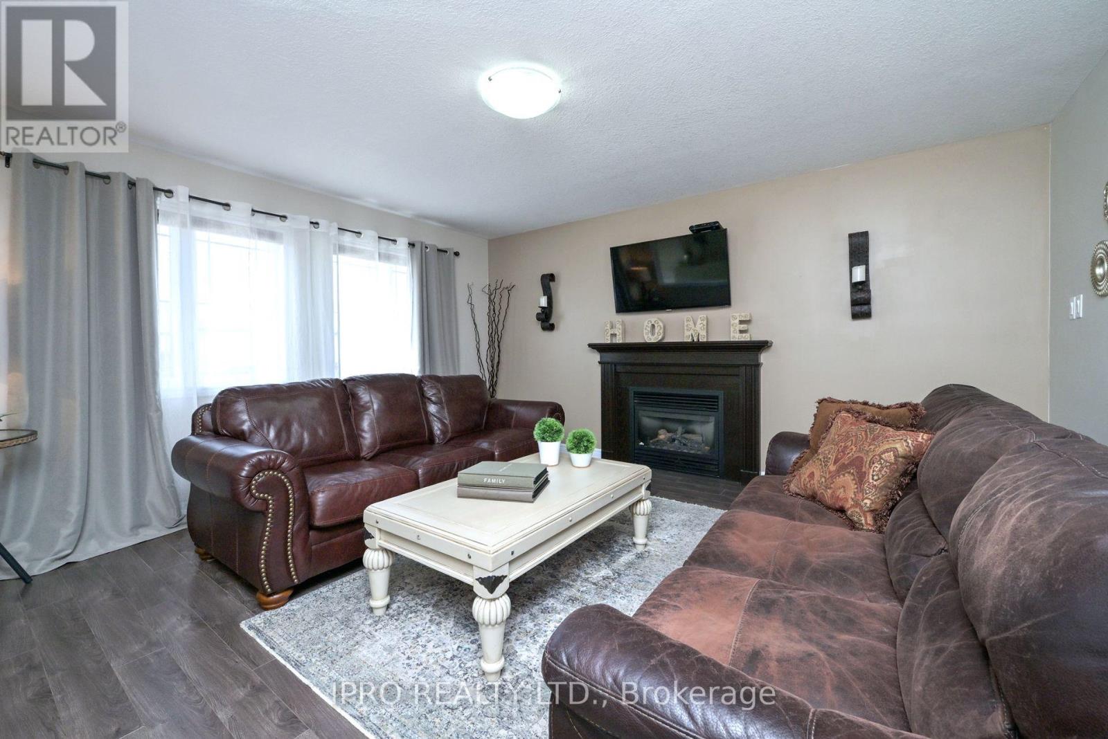 Property at 102 OAKES CRESCENT image 5