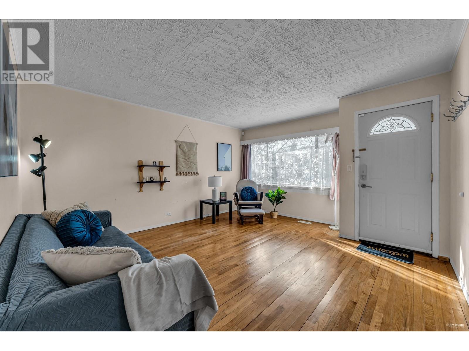 4772 Inverness Street, Vancouver, British Columbia  V5V 4X6 - Photo 2 - R2967371