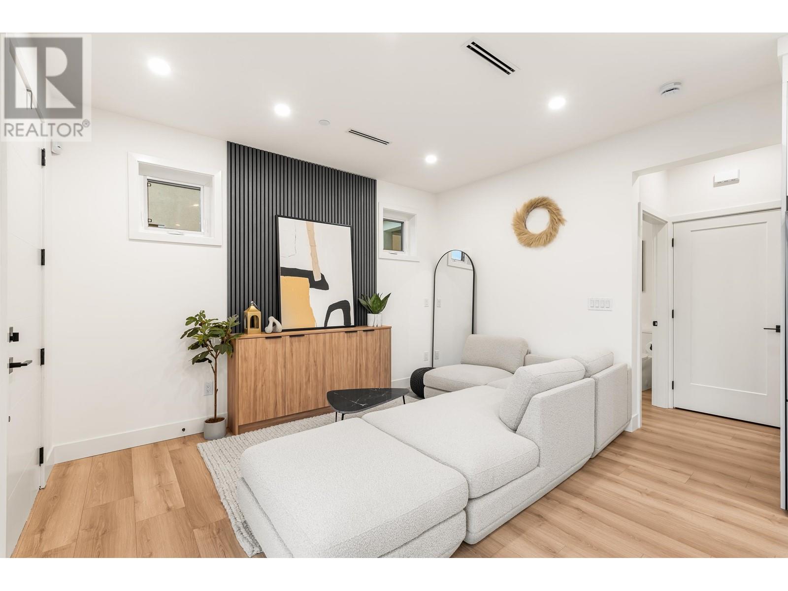 1 65 E 58th Avenue, Vancouver, British Columbia  V5X 1V7 - Photo 3 - R2983234