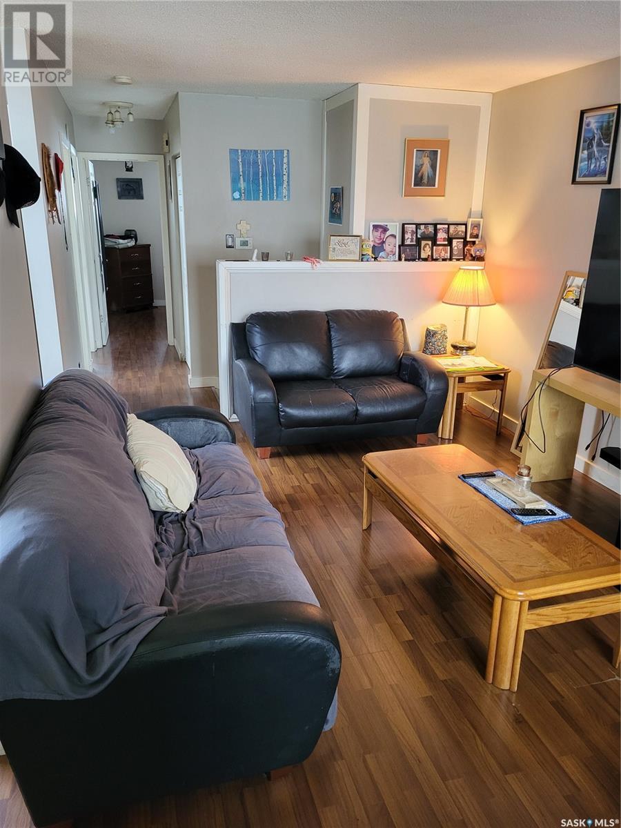 Property at 222 M AVENUE N image 3