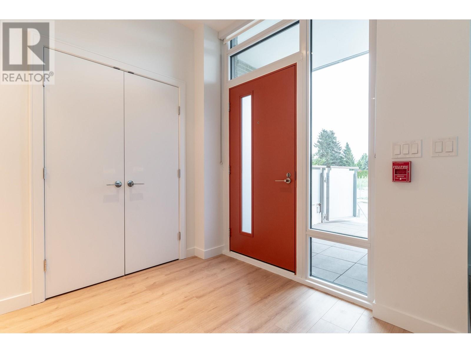 113 1500 Fern Street, North Vancouver, British Columbia  V7J 0E6 - Photo 2 - R2983231