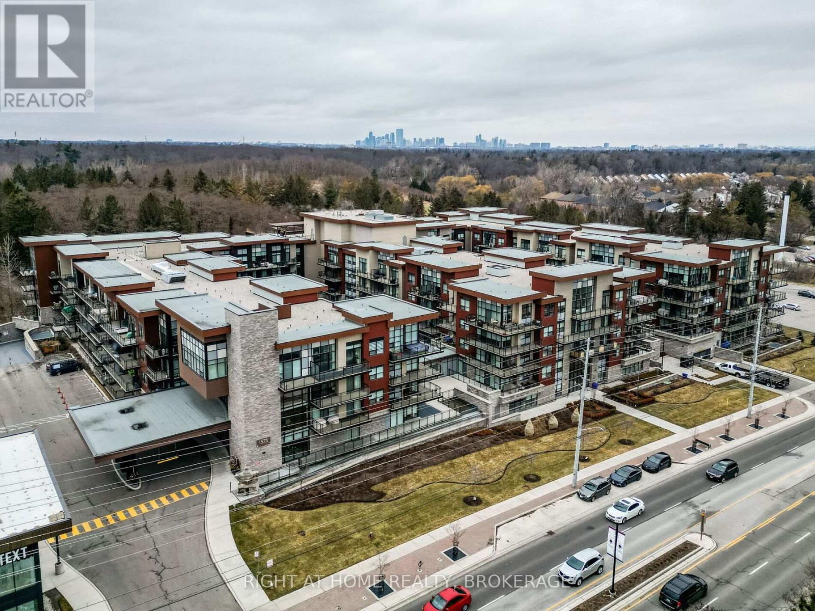 Property at 153 - 1575 LAKESHORE ROAD W image 4