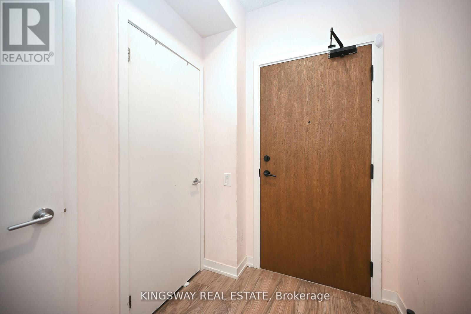 1410 - 4065 Confederation Parkway, Mississauga, Ontario  L5B 4N1 - Photo 5 - W12048875