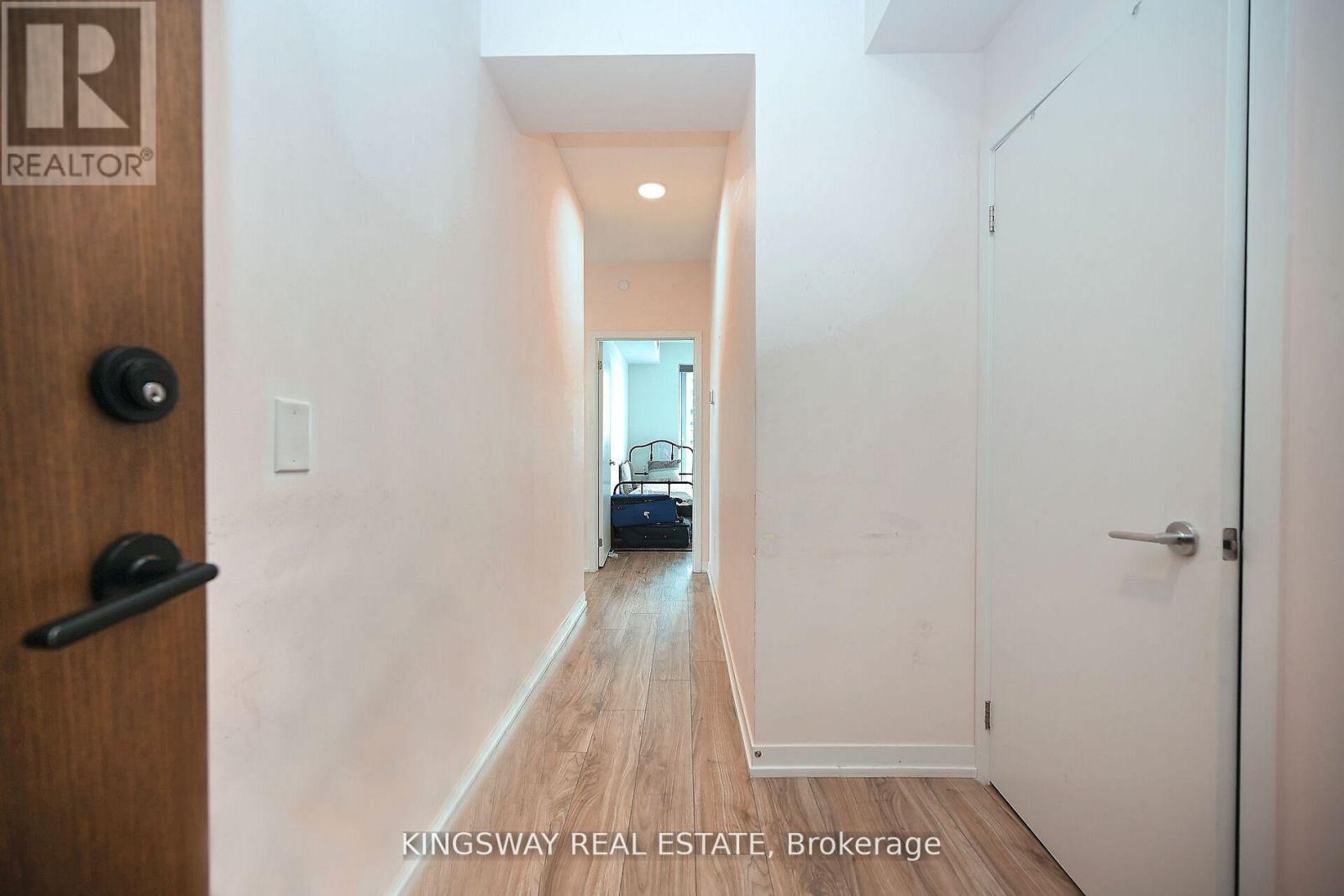 1410 - 4065 Confederation Parkway, Mississauga, Ontario  L5B 4N1 - Photo 6 - W12048875
