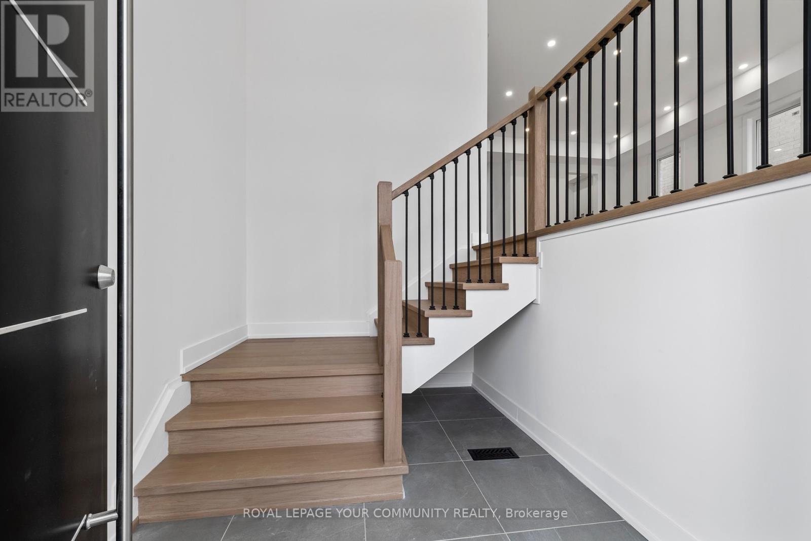 Property at 22 PORTAGE AVENUE image 3