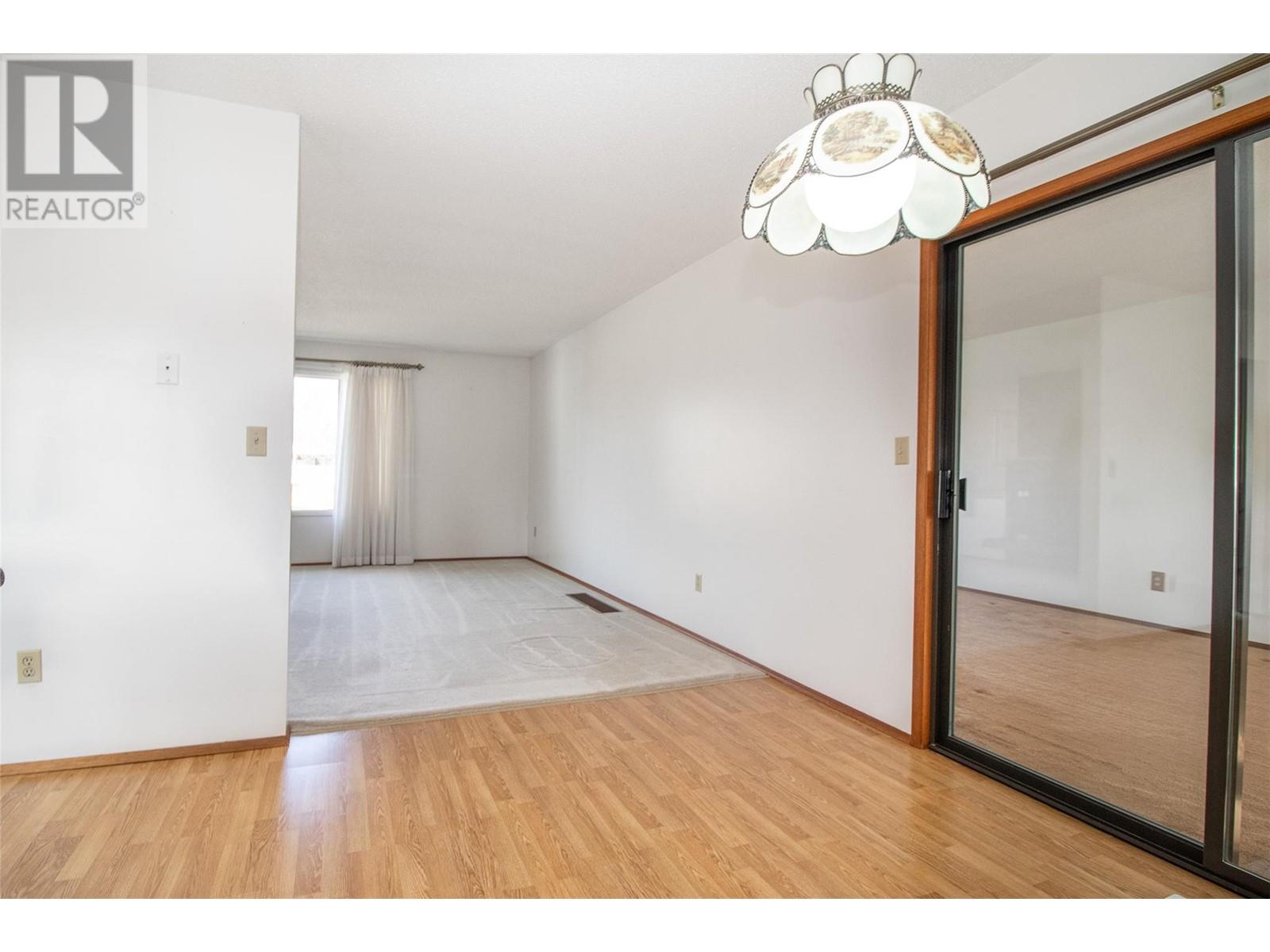 Property at 425 Burbank Court image 4