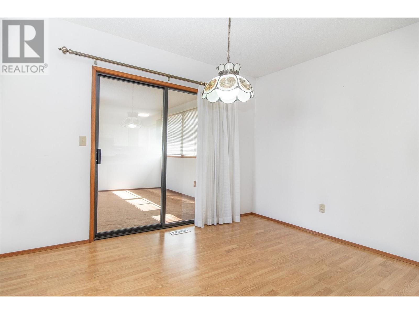 Property at 425 Burbank Court image 5