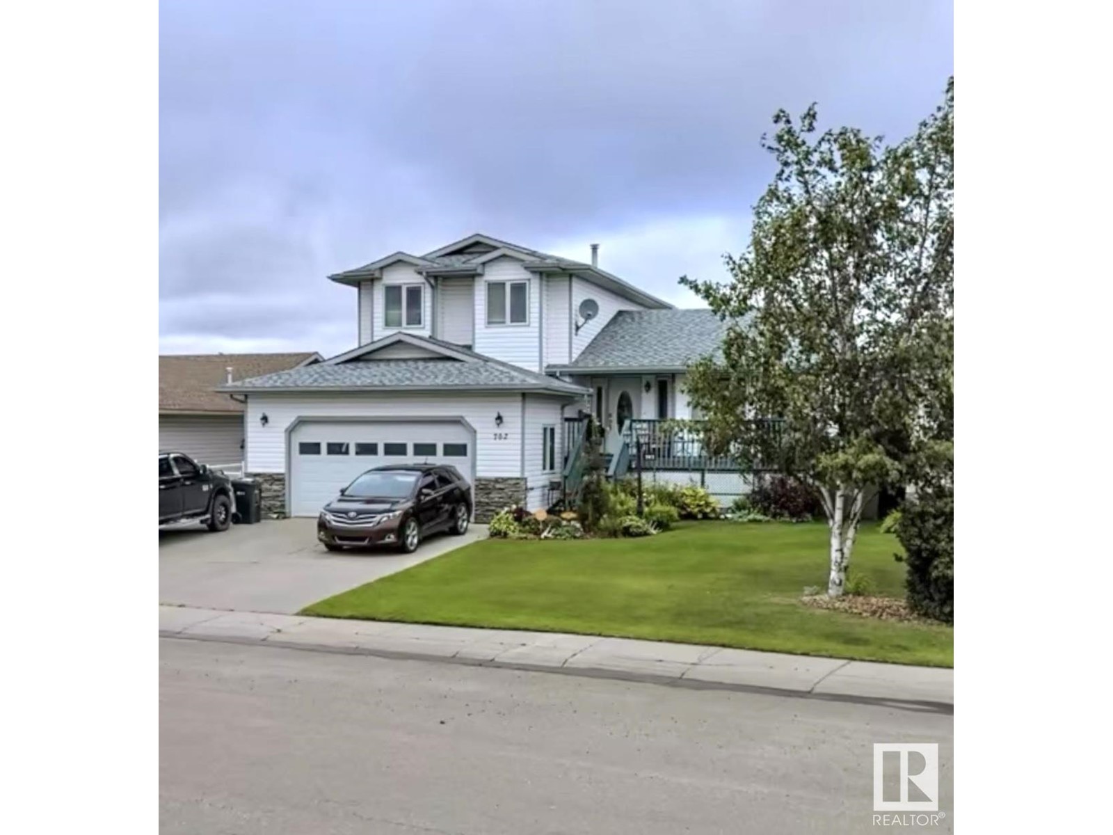 Property at 702 20 AV image 2