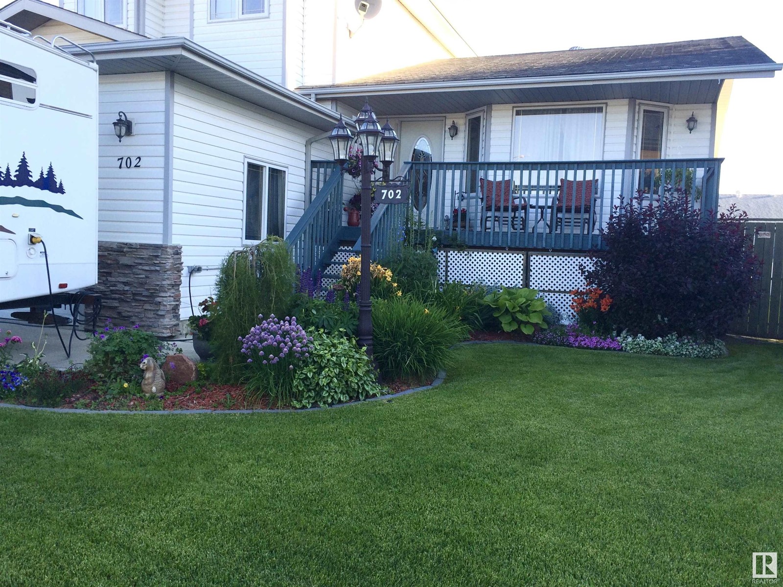 Property at 702 20 AV image 3