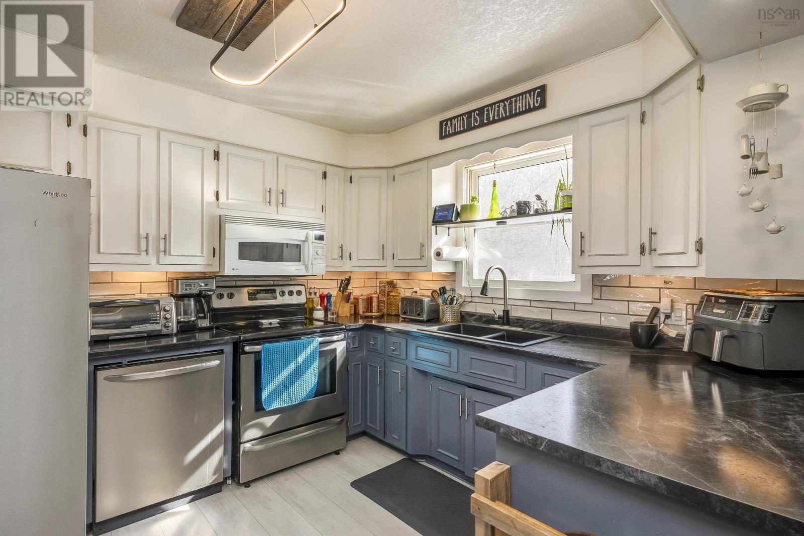 23 Hayden Drive, Berwick, Nova Scotia  B0P 1E0 - Photo 2 - 202503373