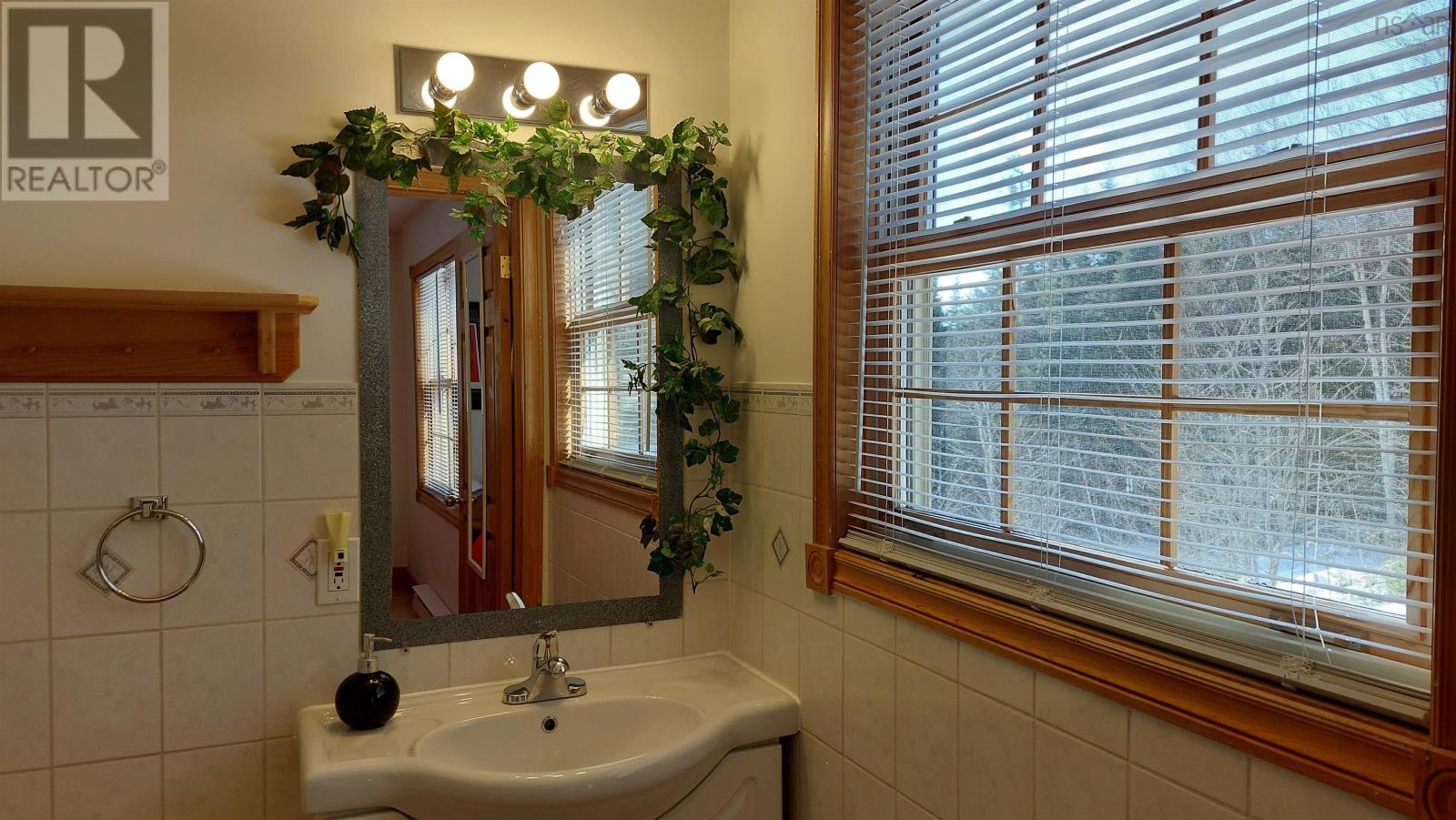 351 Helmuts Lane, Cleveland, Nova Scotia  B0E 1J0 - Photo 10 - 202506173