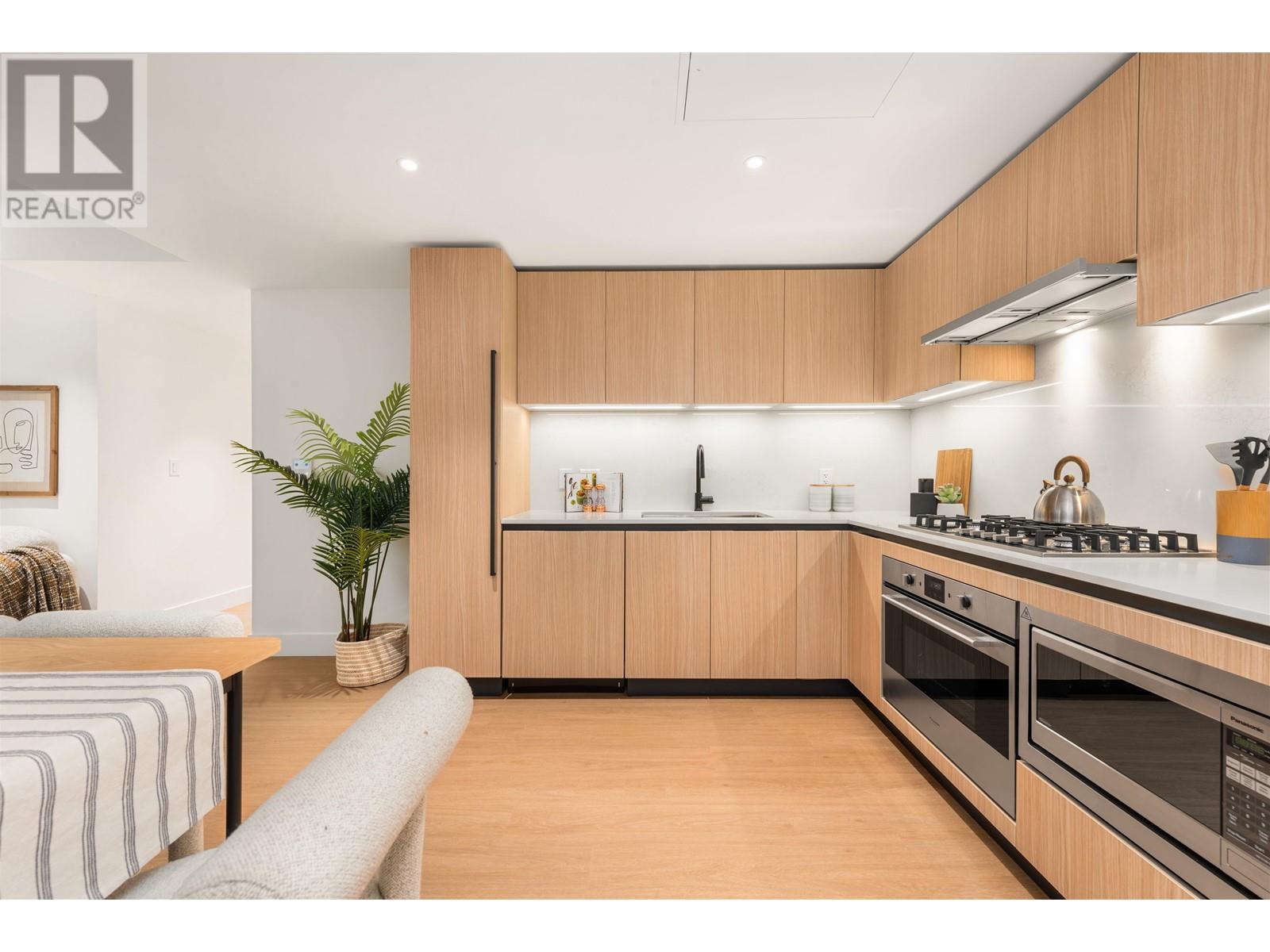 513 2235 E Broadway, Vancouver, British Columbia  V5N 0J5 - Photo 1 - R2983311