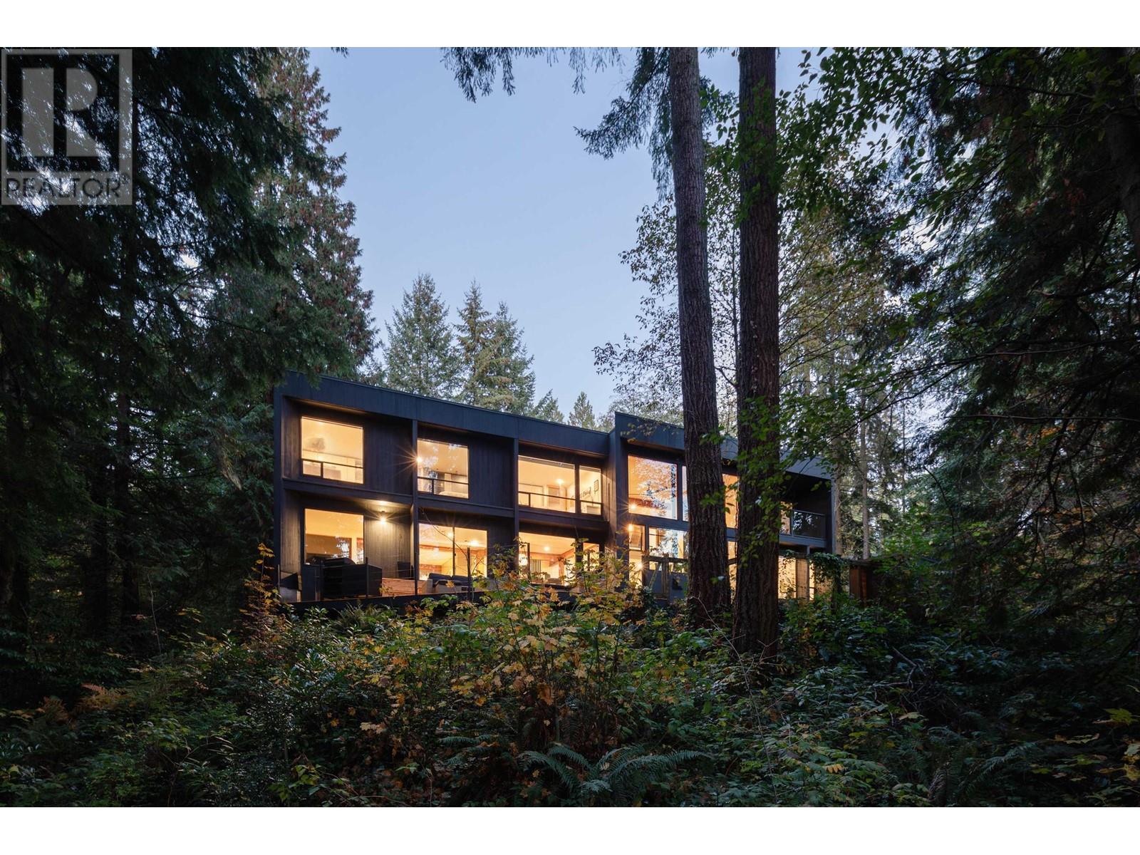 4069 Madeley Road, North Vancouver, British Columbia  V7N 4E2 - Photo 1 - R2983304