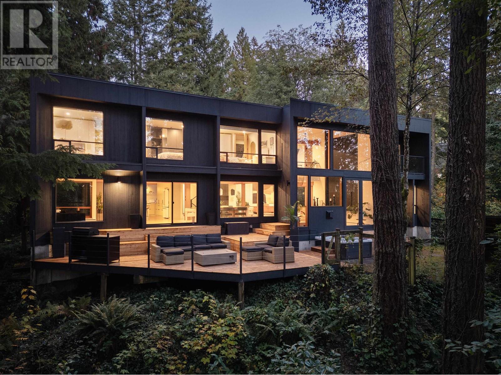 4069 Madeley Road, North Vancouver, British Columbia  V7N 4E2 - Photo 2 - R2983304