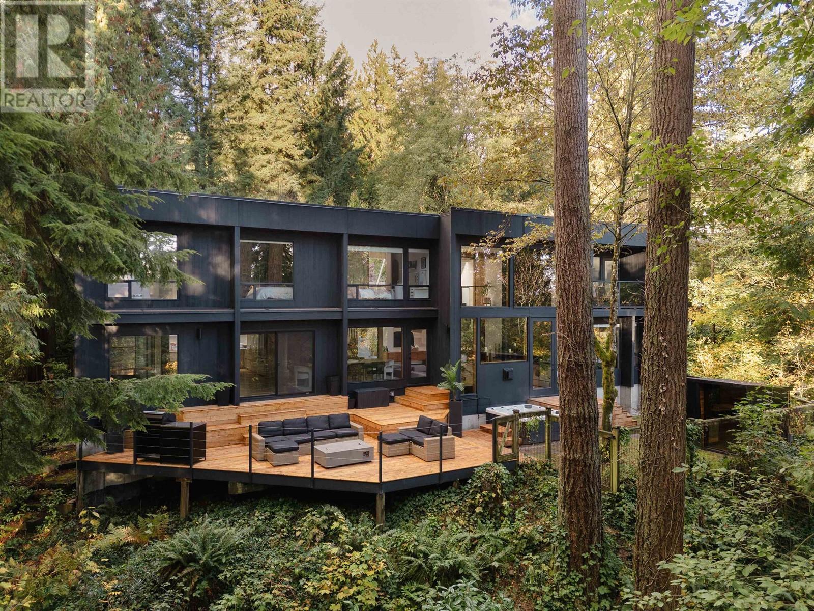 4069 Madeley Road, North Vancouver, British Columbia  V7N 4E2 - Photo 3 - R2983304