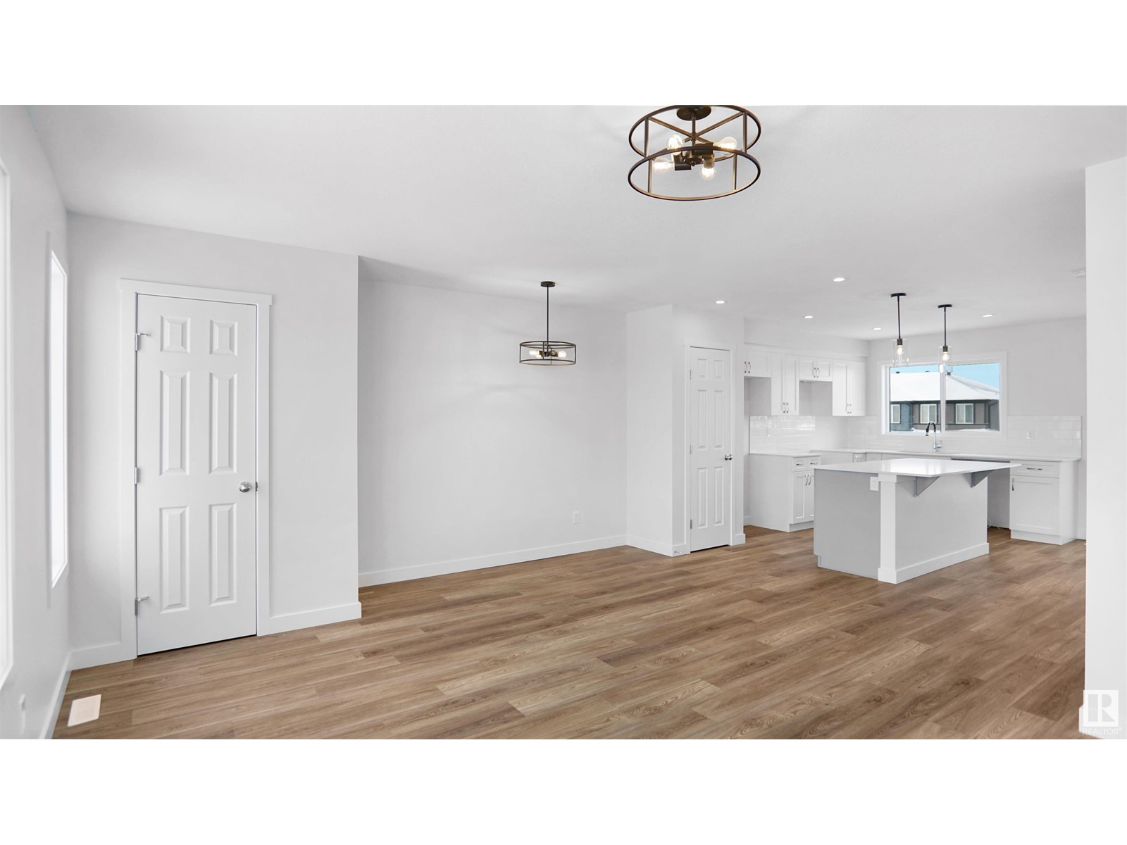 Property at 934 19 AV NW image 1
