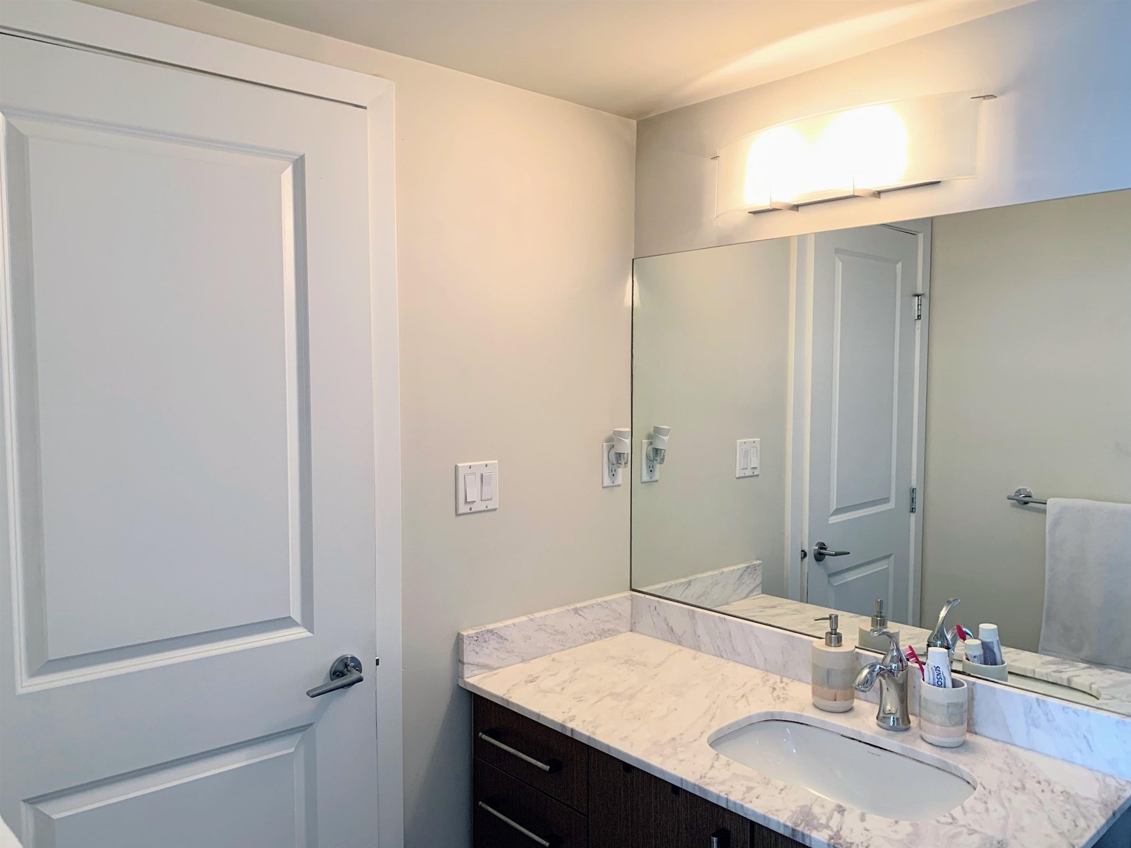 320 15745 Croydon Drive, Surrey, British Columbia  V3Z 2L5 - Photo 8 - R2977640