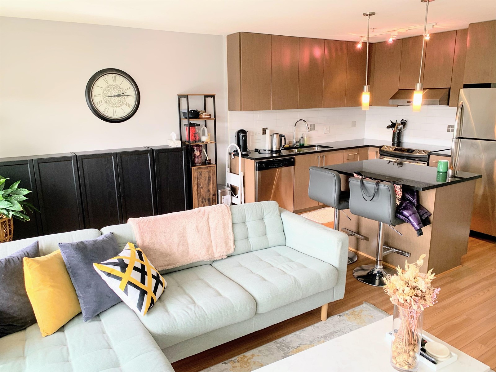 Property at 320 15745 CROYDON DRIVE image 4