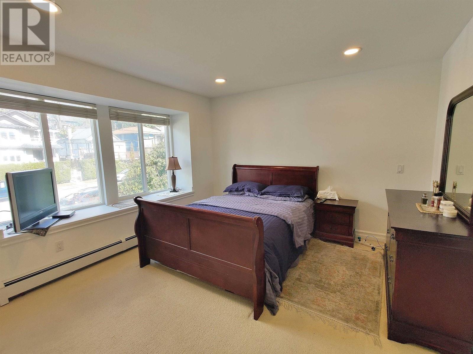 561 W 28th Street, North Vancouver, British Columbia  V7N 2J6 - Photo 18 - R2981107