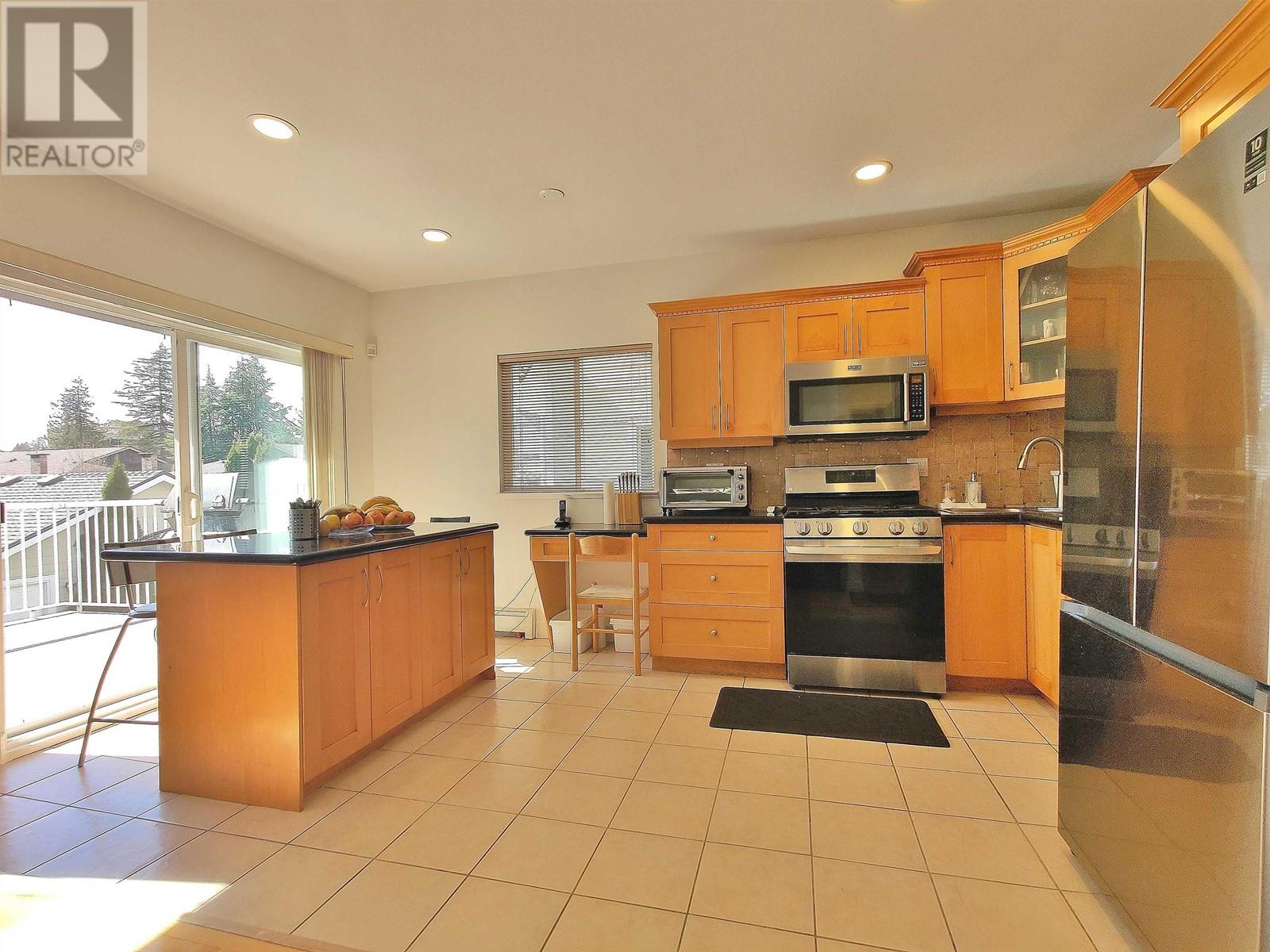 561 W 28th Street, North Vancouver, British Columbia  V7N 2J6 - Photo 10 - R2981107