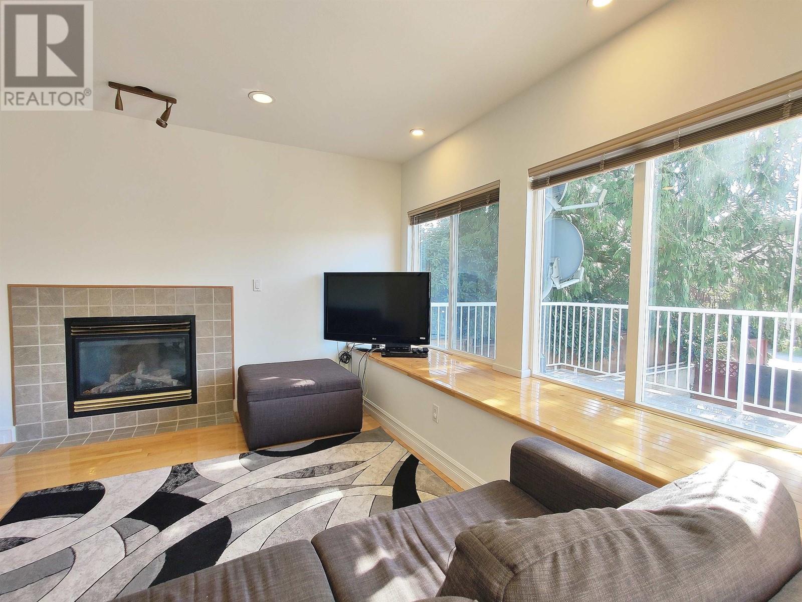 561 W 28th Street, North Vancouver, British Columbia  V7N 2J6 - Photo 7 - R2981107