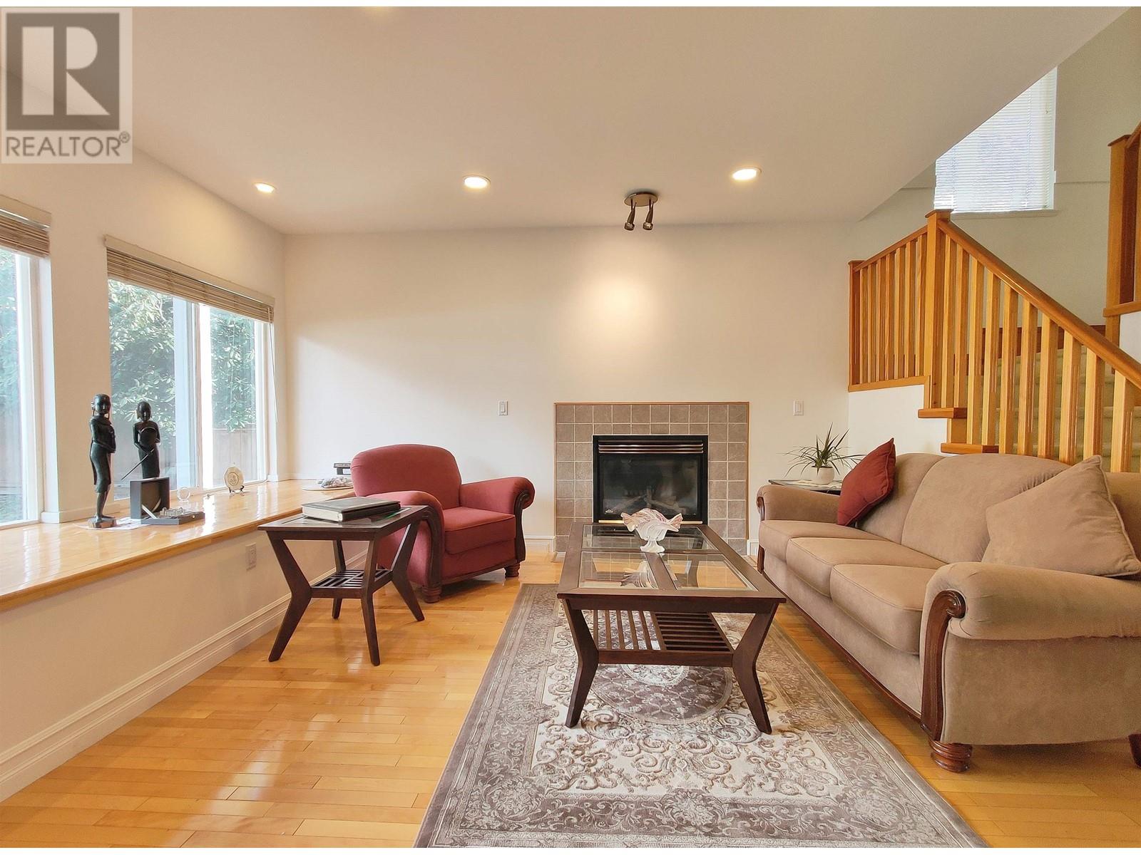 561 W 28th Street, North Vancouver, British Columbia  V7N 2J6 - Photo 4 - R2981107