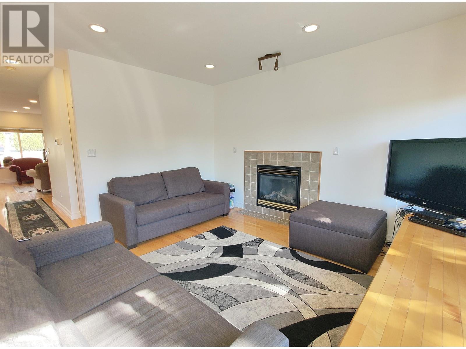 561 W 28th Street, North Vancouver, British Columbia  V7N 2J6 - Photo 8 - R2981107