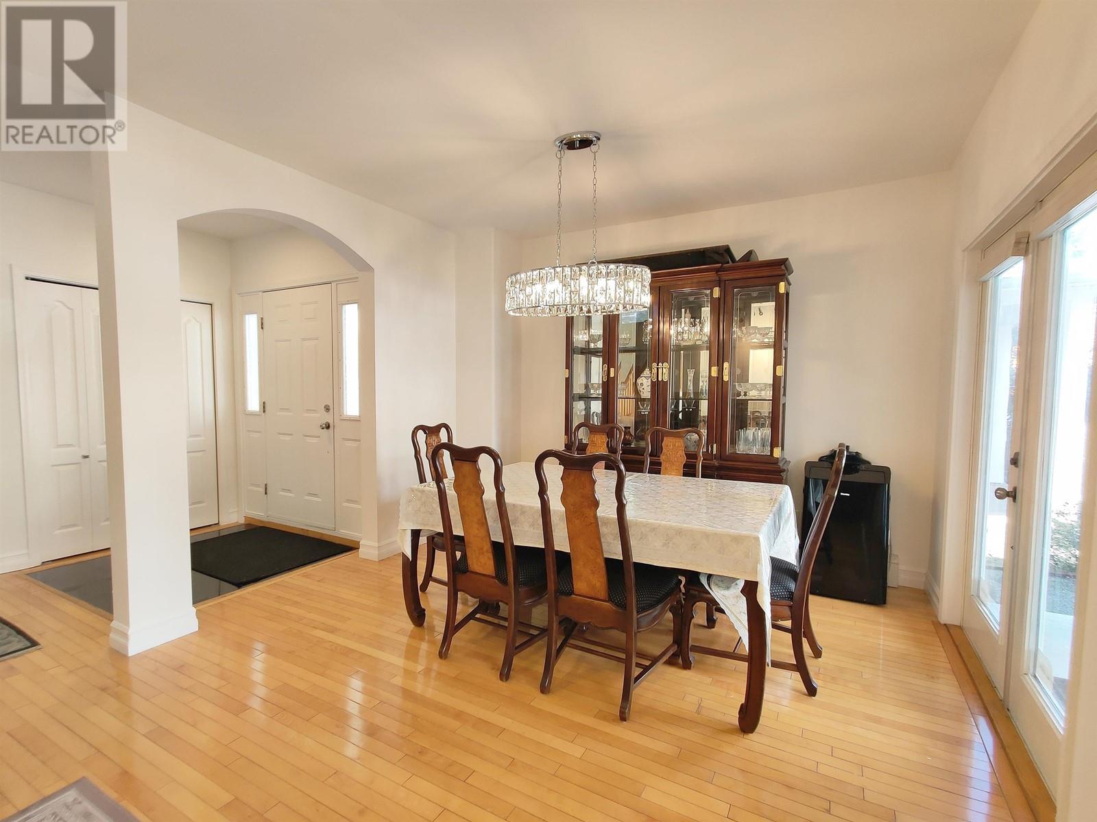 561 W 28th Street, North Vancouver, British Columbia  V7N 2J6 - Photo 5 - R2981107