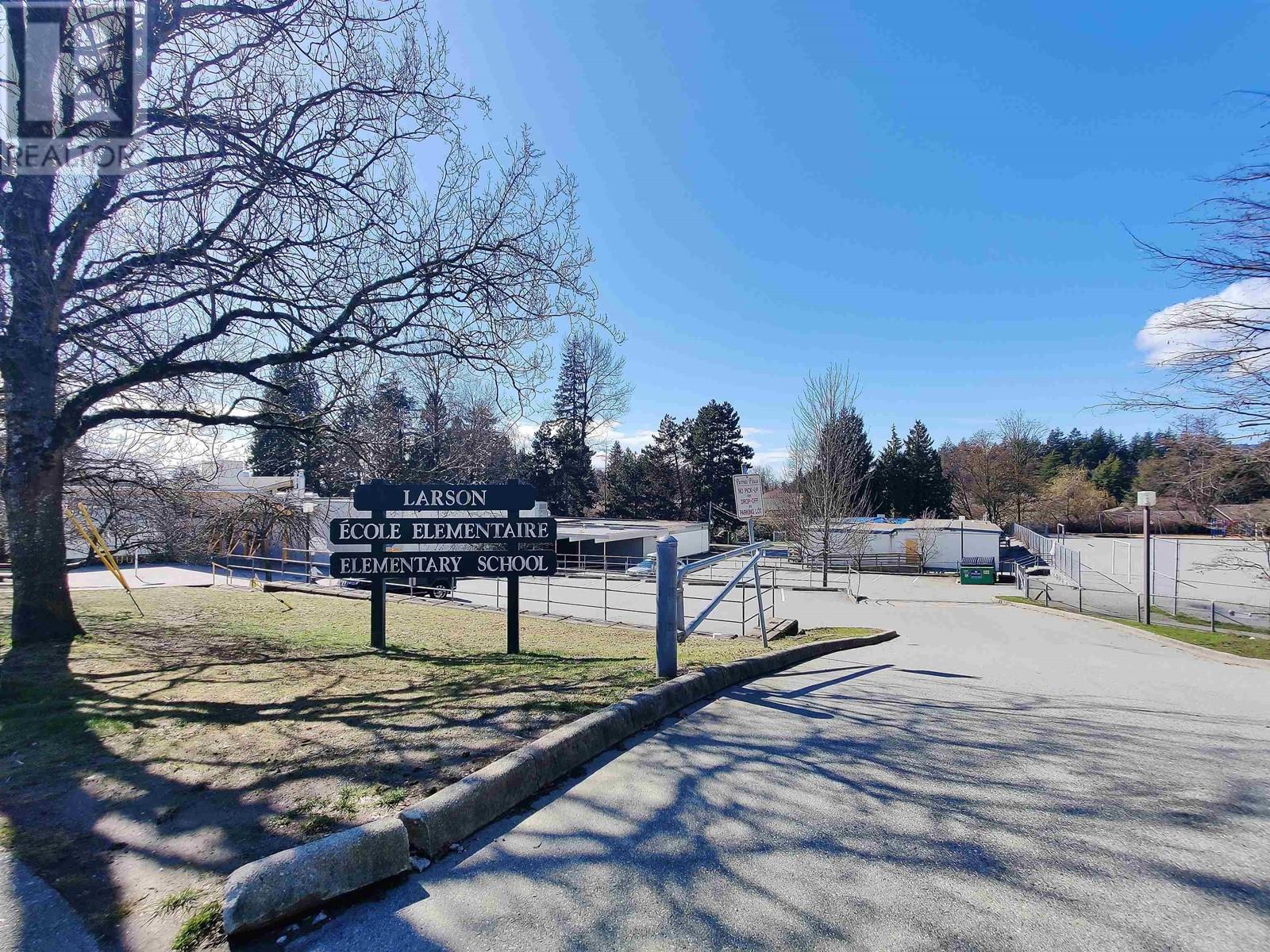 561 W 28th Street, North Vancouver, British Columbia  V7N 2J6 - Photo 38 - R2981107