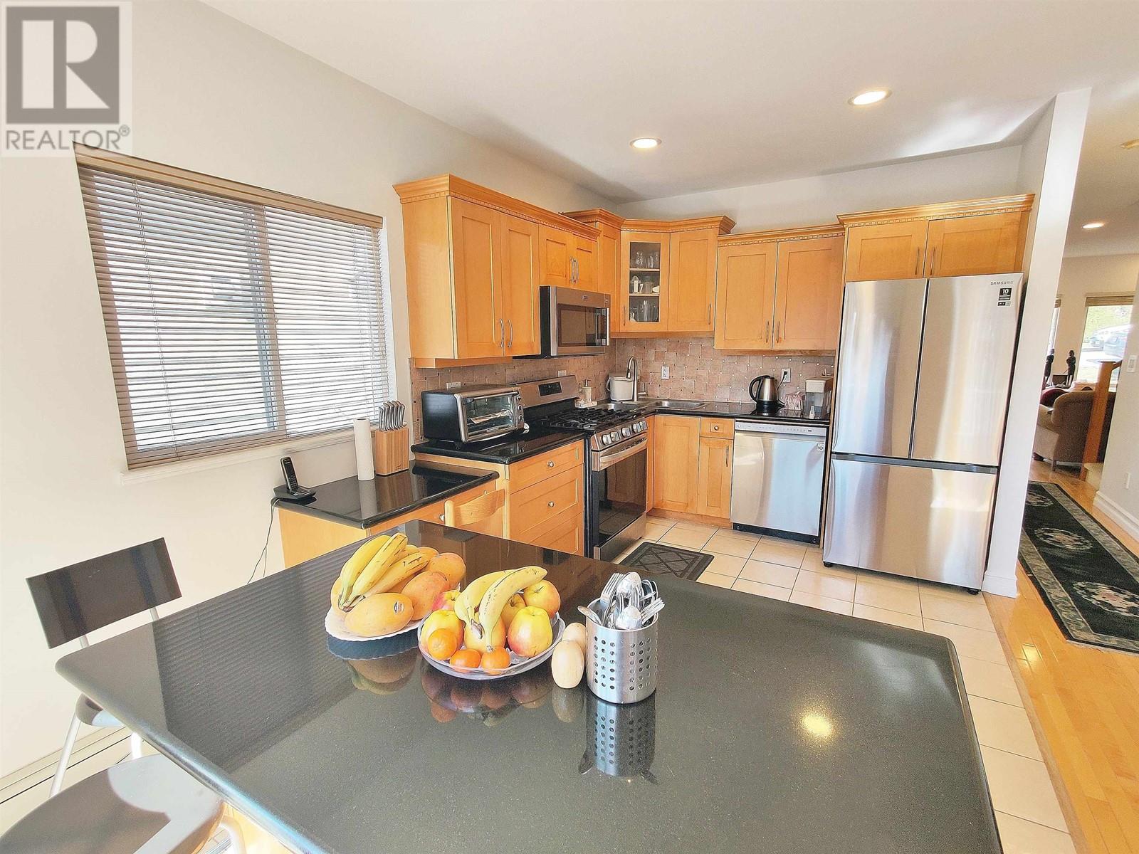 561 W 28th Street, North Vancouver, British Columbia  V7N 2J6 - Photo 13 - R2981107