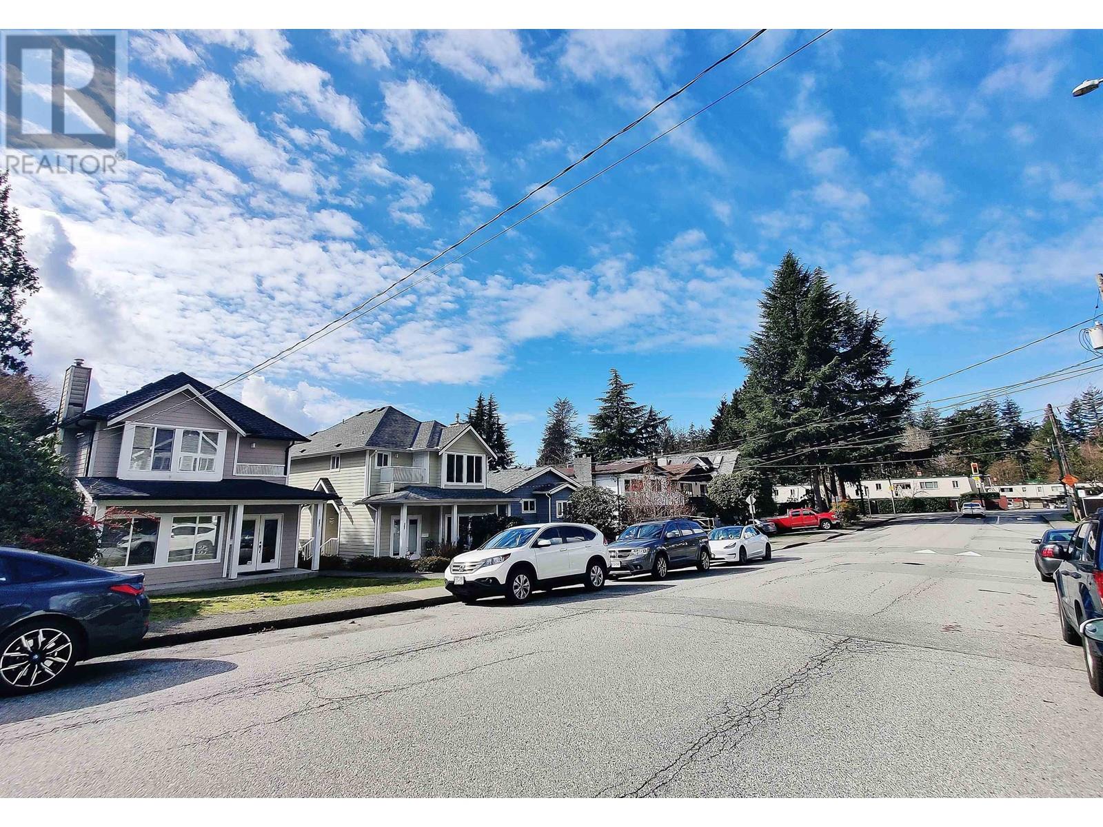 561 W 28th Street, North Vancouver, British Columbia  V7N 2J6 - Photo 37 - R2981107