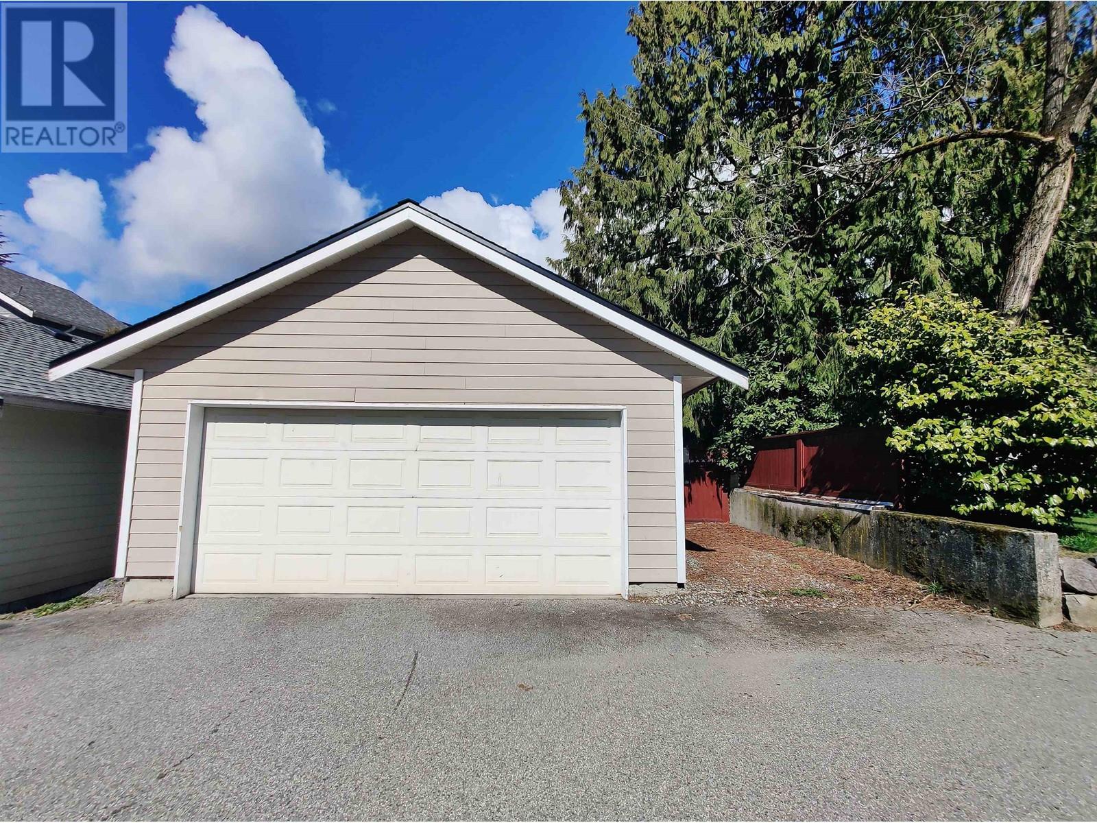 561 W 28th Street, North Vancouver, British Columbia  V7N 2J6 - Photo 36 - R2981107