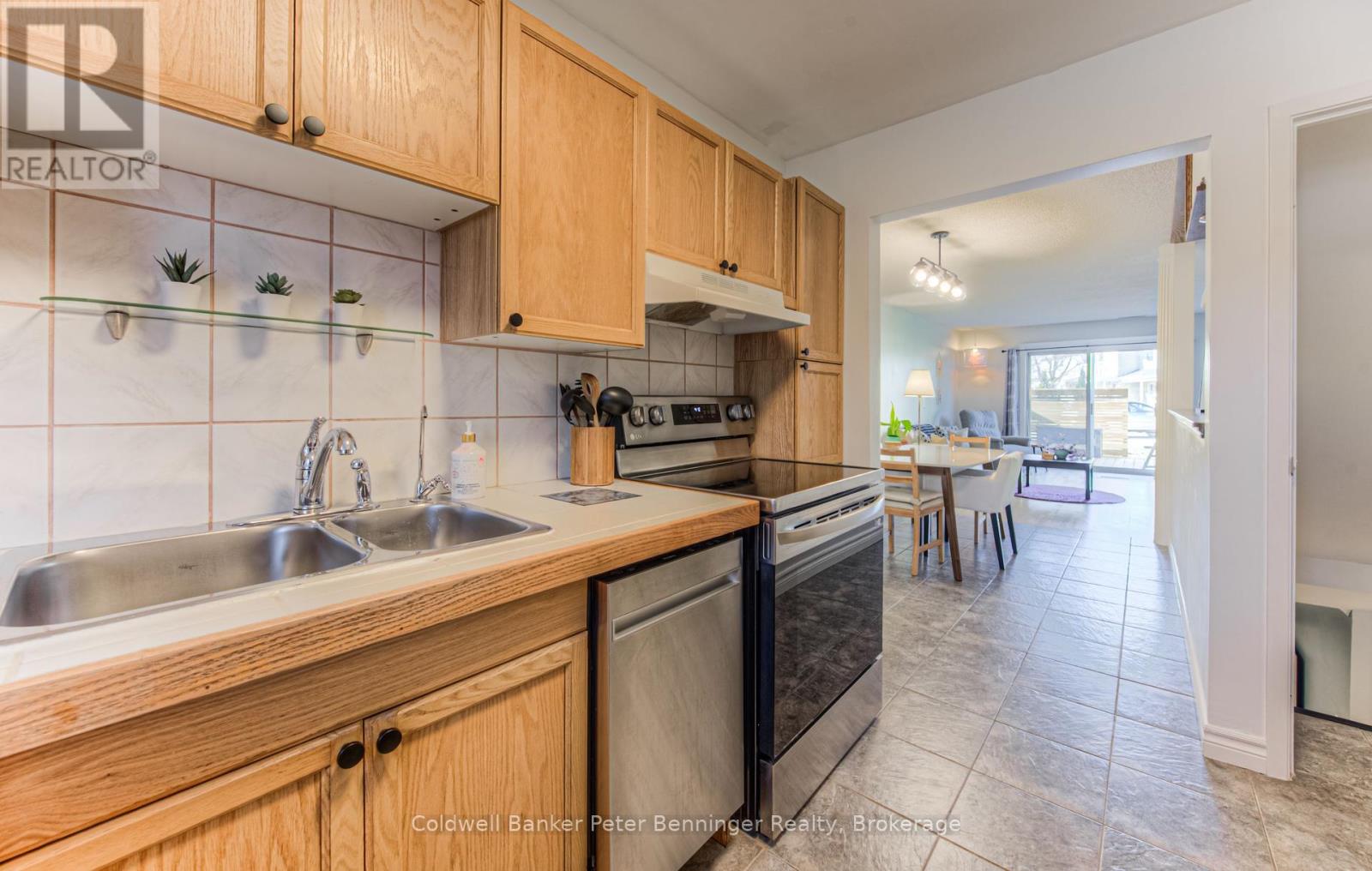 D - 651 Albert Street, Waterloo, Ontario  N2L 3V5 - Photo 11 - X12040228