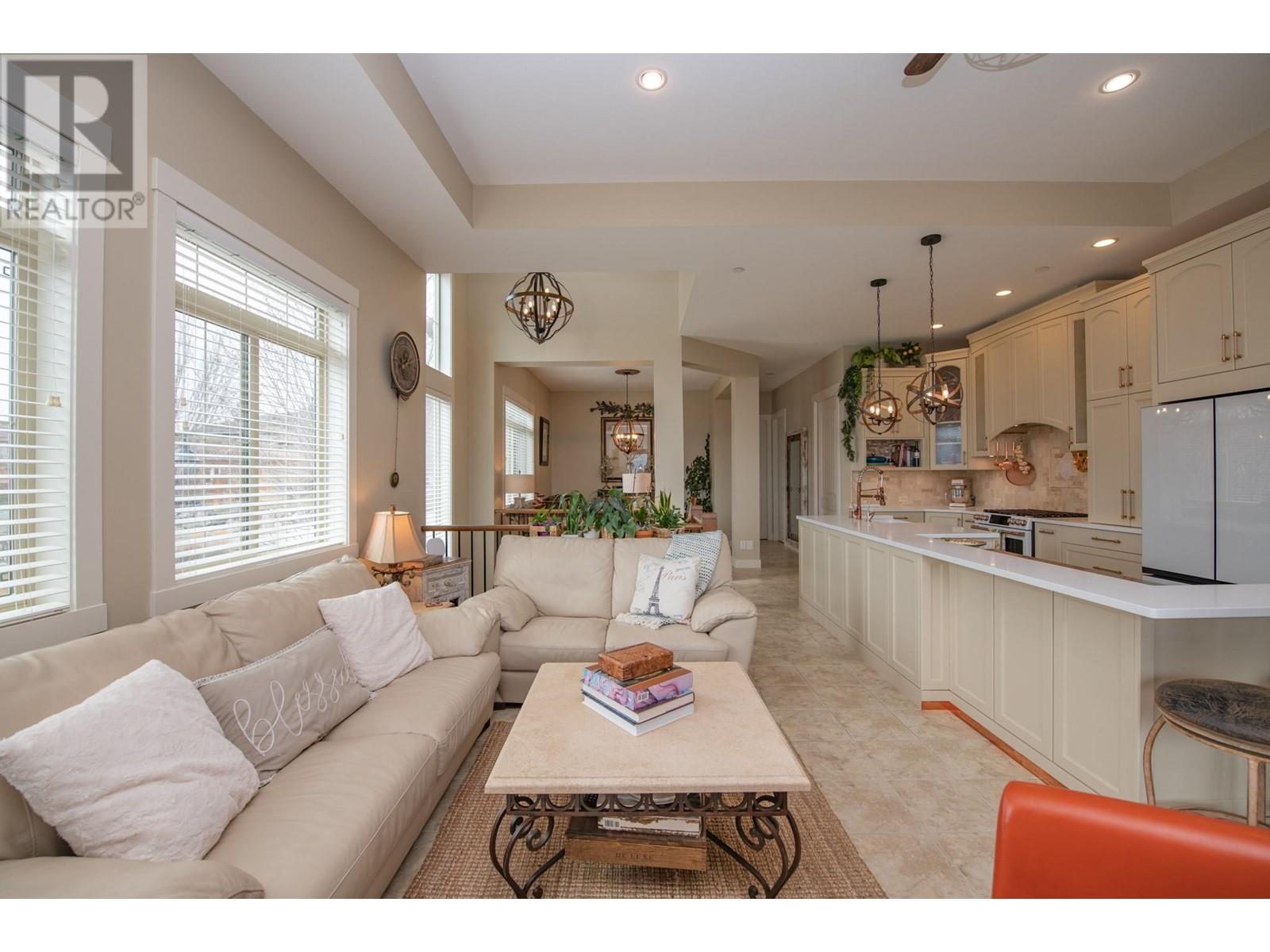 Property at 325 Cordon Place image 4