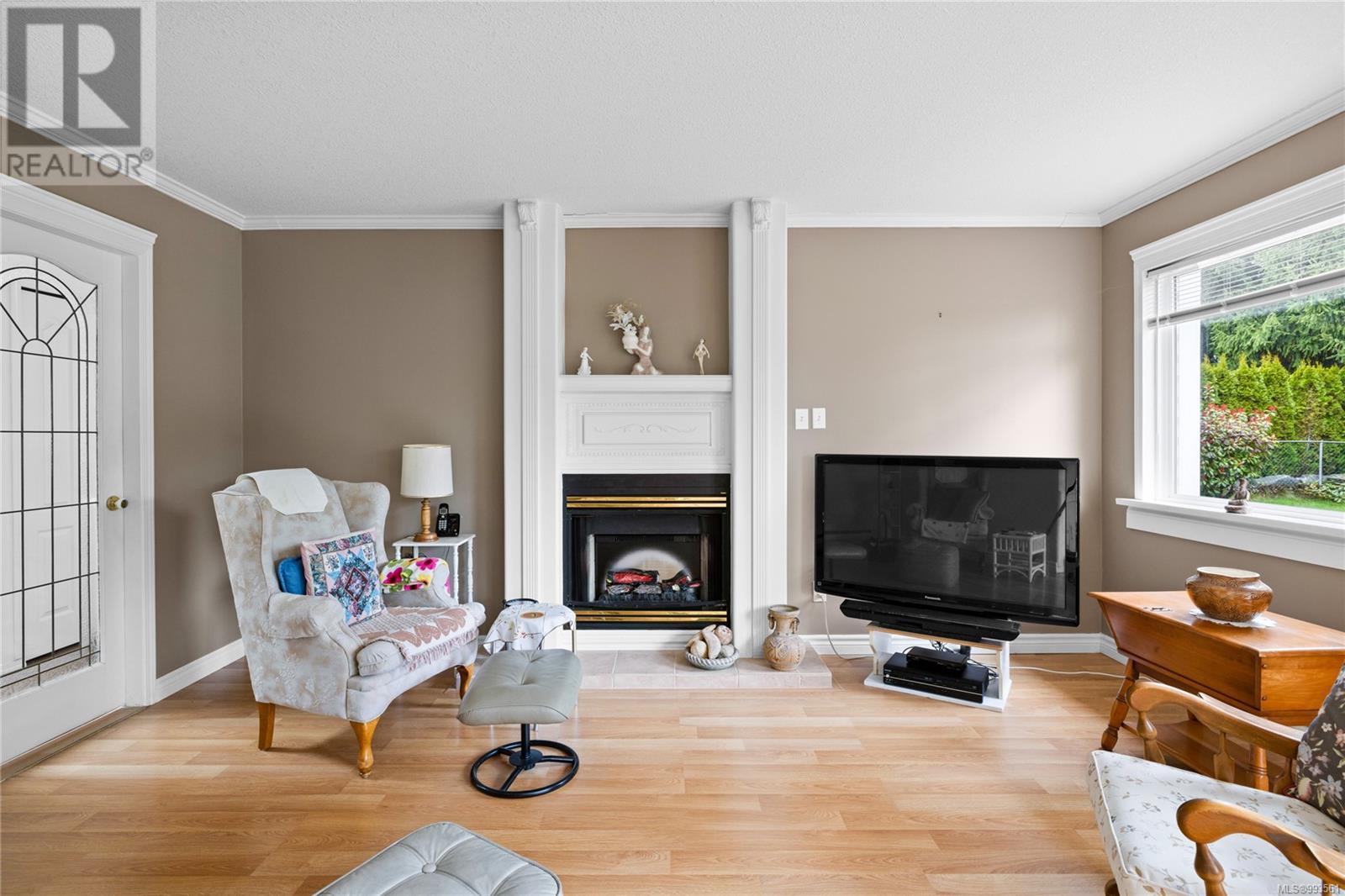 Property at 586 Wembley Rd image 2