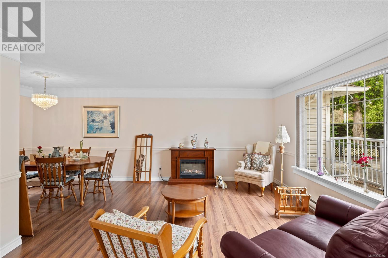 Property at 586 Wembley Rd image 5