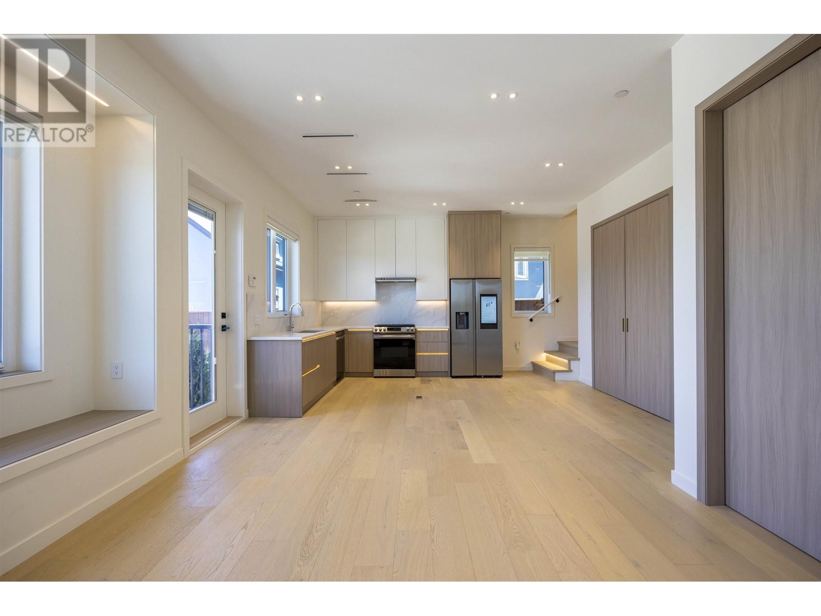 Listing Picture 9 of 34 : 3225 E 29TH AVENUE, Vancouver / 溫哥華 - 魯藝地產 Yvonne Lu Group - MLS Medallion Club Member