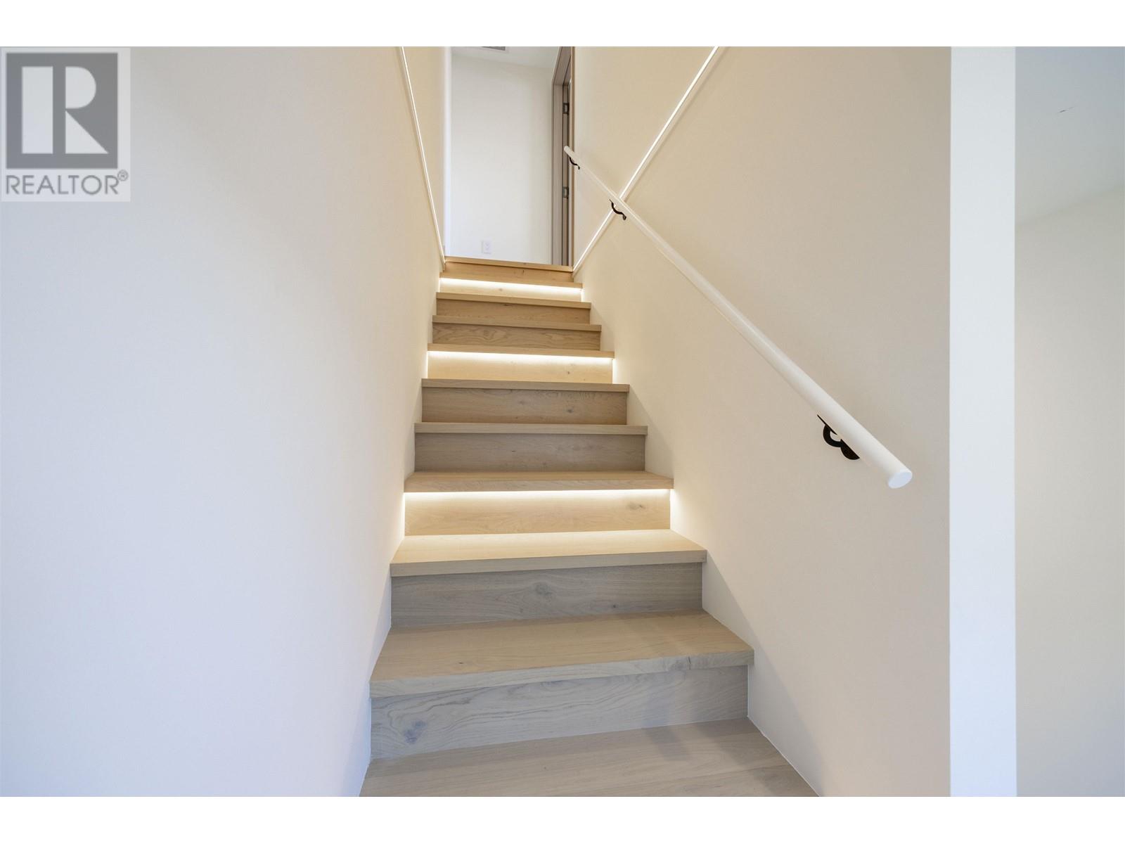 Listing Picture 26 of 34 : 3225 E 29TH AVENUE, Vancouver / 溫哥華 - 魯藝地產 Yvonne Lu Group - MLS Medallion Club Member