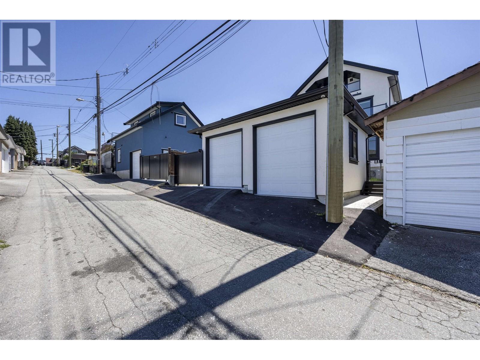 Listing Picture 7 of 34 : 3225 E 29TH AVENUE, Vancouver / 溫哥華 - 魯藝地產 Yvonne Lu Group - MLS Medallion Club Member