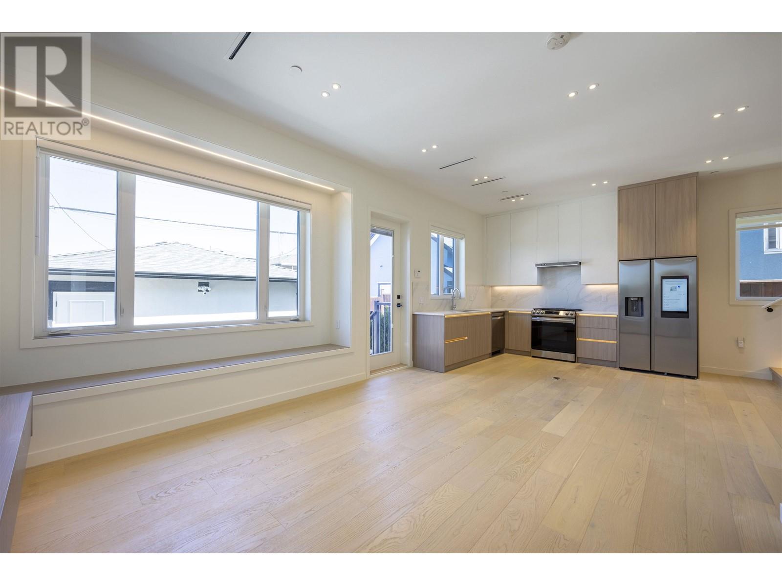 Listing Picture 8 of 34 : 3225 E 29TH AVENUE, Vancouver / 溫哥華 - 魯藝地產 Yvonne Lu Group - MLS Medallion Club Member