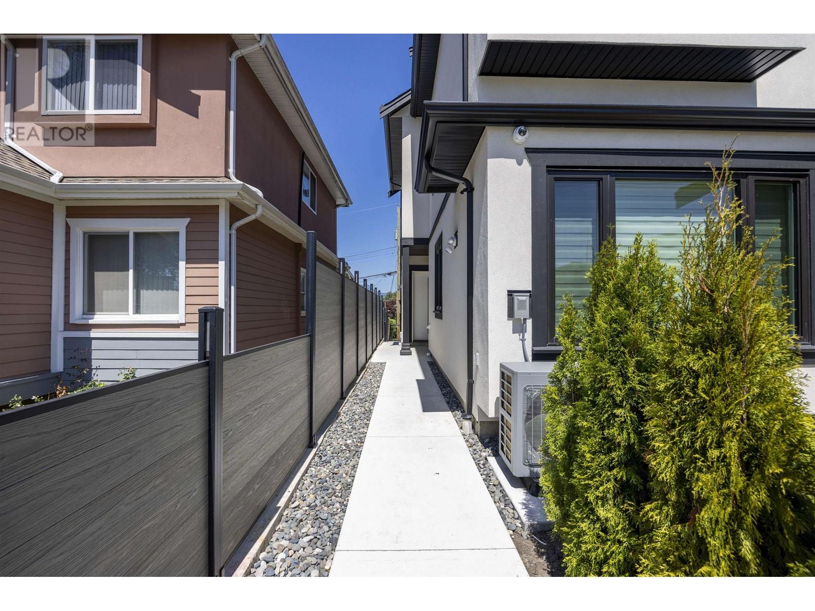 Listing Picture 2 of 34 : 3225 E 29TH AVENUE, Vancouver / 溫哥華 - 魯藝地產 Yvonne Lu Group - MLS Medallion Club Member