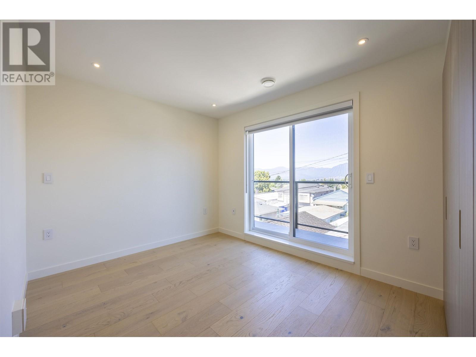 Listing Picture 22 of 34 : 3225 E 29TH AVENUE, Vancouver / 溫哥華 - 魯藝地產 Yvonne Lu Group - MLS Medallion Club Member