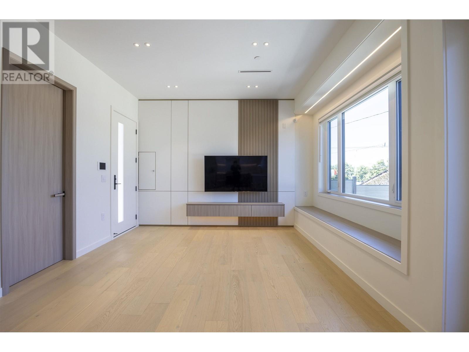 Listing Picture 14 of 34 : 3225 E 29TH AVENUE, Vancouver / 溫哥華 - 魯藝地產 Yvonne Lu Group - MLS Medallion Club Member