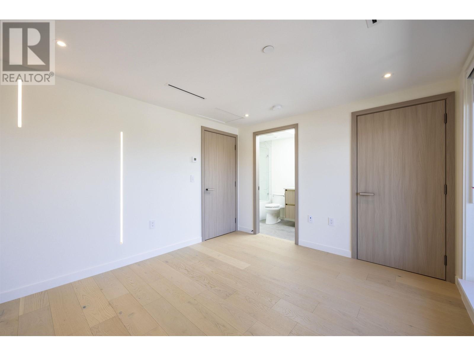 Listing Picture 28 of 34 : 3225 E 29TH AVENUE, Vancouver / 溫哥華 - 魯藝地產 Yvonne Lu Group - MLS Medallion Club Member