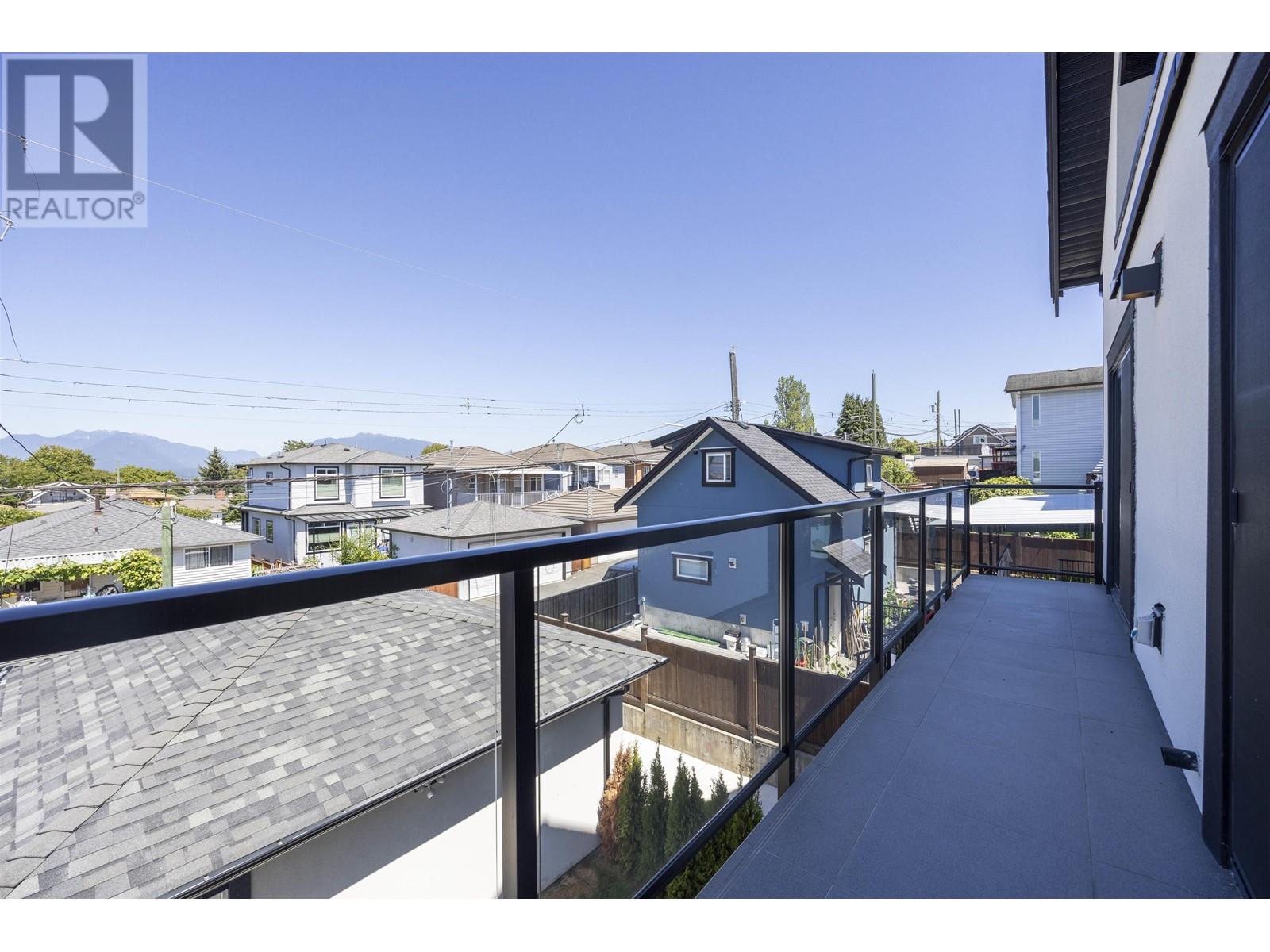 Listing Picture 32 of 34 : 3225 E 29TH AVENUE, Vancouver / 溫哥華 - 魯藝地產 Yvonne Lu Group - MLS Medallion Club Member